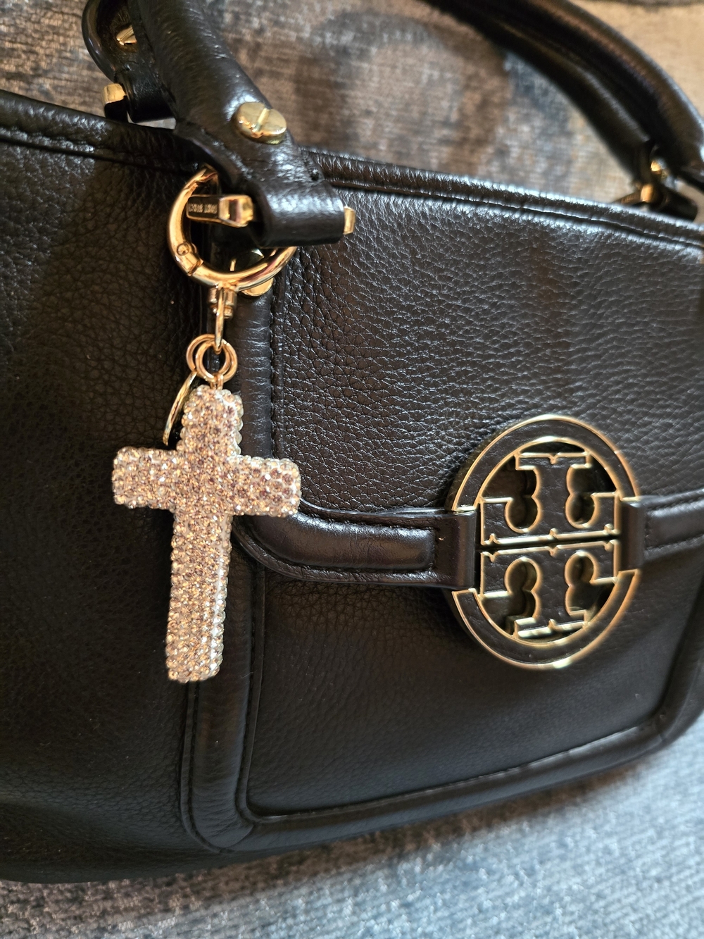 Tory Burch EUC Isabella Black Leather Shoulder/Crossbody Leather & Gold Chain - Picture 3 of 7